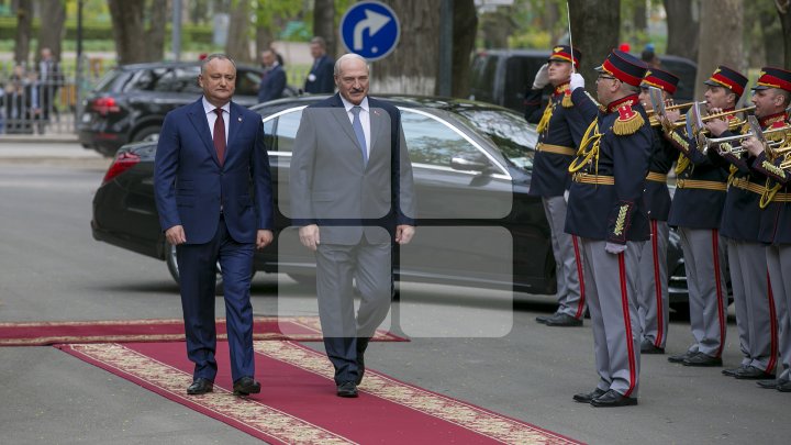 Президент Беларуси Александр Лукашенко встретился с Игорем Додоном: фоторепортаж