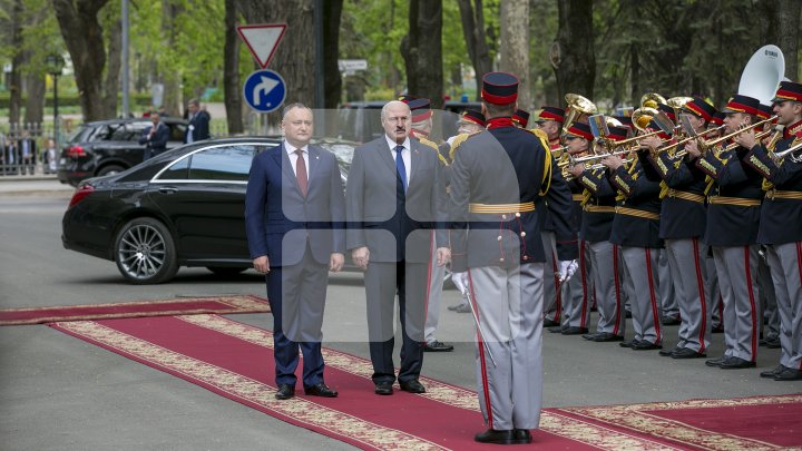 Президент Беларуси Александр Лукашенко встретился с Игорем Додоном: фоторепортаж