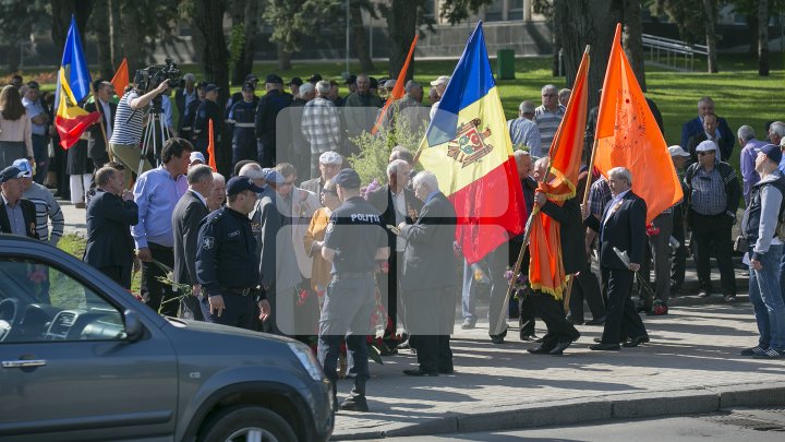 В Кишиневе поминают жертв аварии на Чернобыльской АЭС: фоторепортаж 