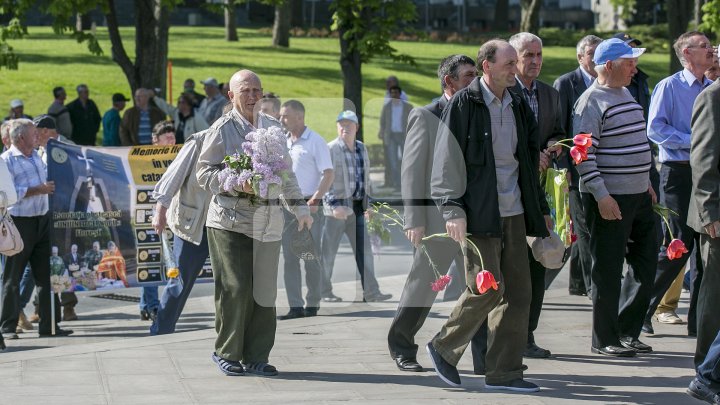 В Кишиневе поминают жертв аварии на Чернобыльской АЭС: фоторепортаж 