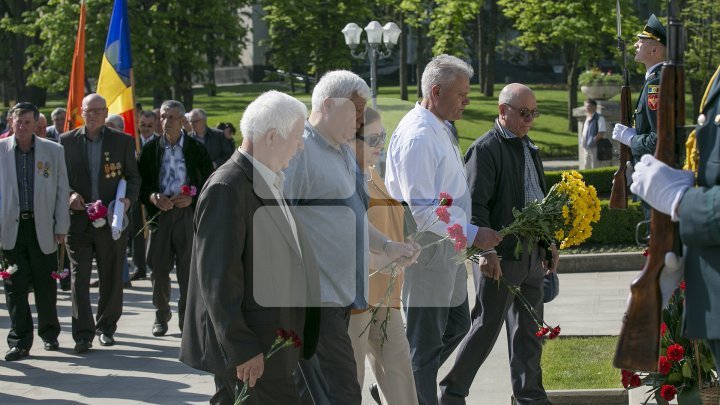 В Кишиневе поминают жертв аварии на Чернобыльской АЭС: фоторепортаж 