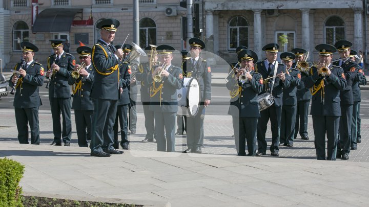 В Кишиневе поминают жертв аварии на Чернобыльской АЭС: фоторепортаж 