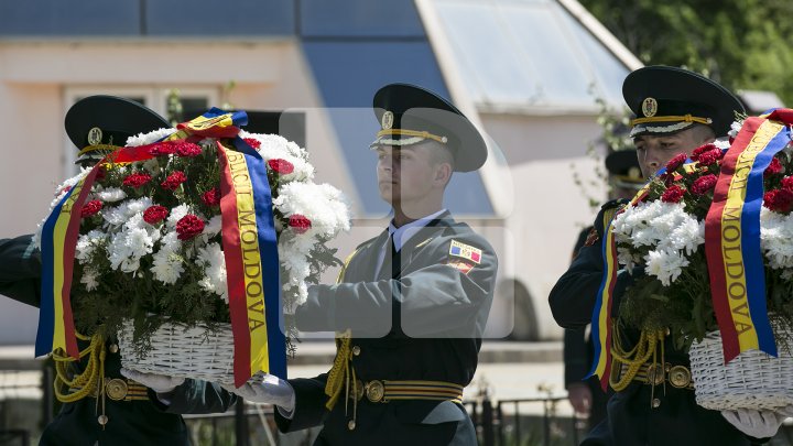 В Кишиневе поминают жертв аварии на Чернобыльской АЭС: фоторепортаж 