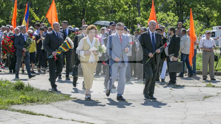 В Кишиневе поминают жертв аварии на Чернобыльской АЭС: фоторепортаж 