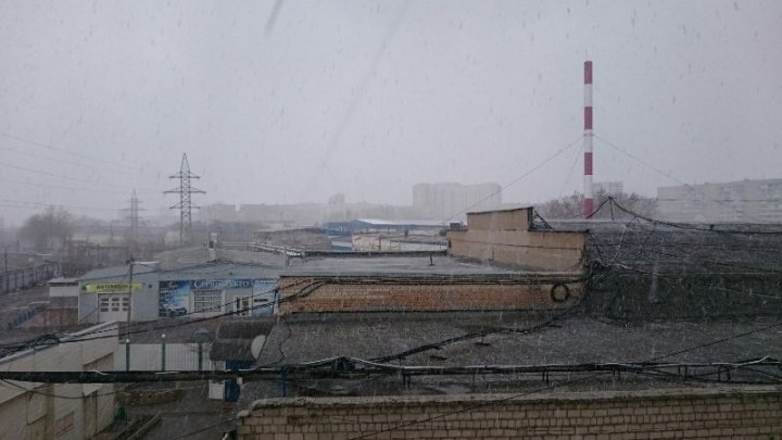 Зима в конце апреля: в Оренбурге выпал снег (видео)