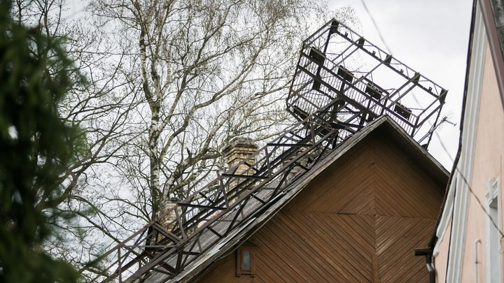 В Вильнюсе на жилой дом рухнула смотровая башня