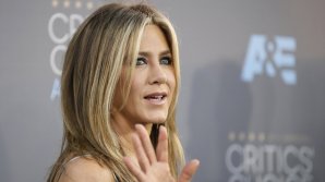 Дженнифер Энистон приревновала мужа к Селене Гомес 