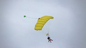 В ХМАО скончался парашютист, спасший школьницу во время неудачного прыжка