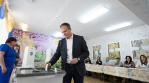 Первые лица государства отдали свои голоса на выборах мэра столицы