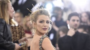 В Метрополитен-музее открылась выставка церемониальных нарядов из Ватикана