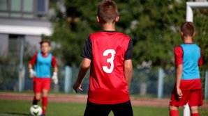 Футболисты сборной Молдовы провели тренировку с детьми