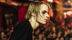 Рэпер Pharaoh пнул фаната в лицо во время концерта: видео 