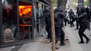 Первомайские демонстрации в Париже закончились массовыми беспорядками