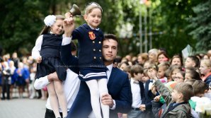 В школах Молдовы прозвенел последний звонок