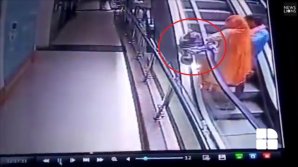 Шокирующие кадры: младенец погиб из-за матери, которая пыталась сделать селфи (видео)