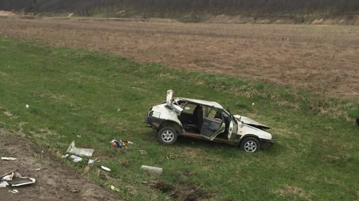 В Чувашии пьяный водитель с ребенком во время погони вылетели в кювет: фото 