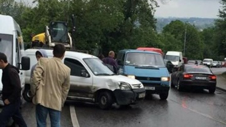 Масштабное ДТП во Львове: столкнулись семь авто (фото)