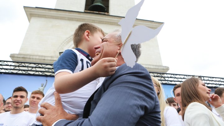 Влад Плахотнюк, Павел Филип и Андриан Канду посетили мероприятия в Сквере Кафедрального собора