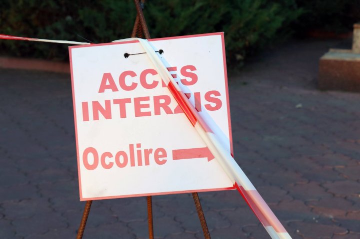 В парке Валя Морилор начали ремонтировать гранитную лестницу