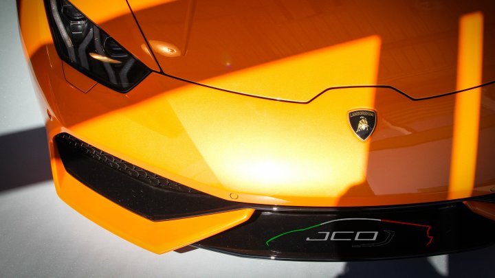 Lamborghini папы римского продали на аукционе за 715 тысяч евро