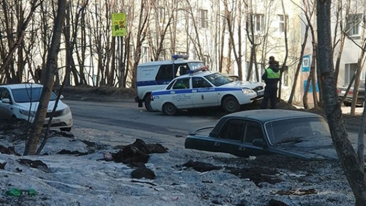 В Мурманске столкнулись спешившие на вызов автомобили ДПС и ППС: фото