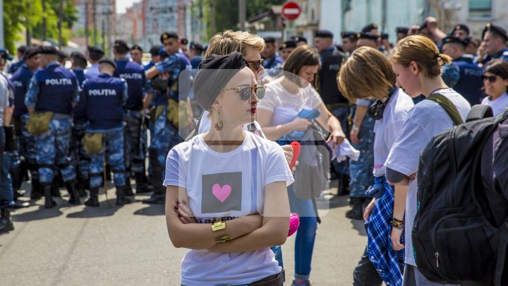 В Кишинёве прошёл марш ЛГБТ-сообщества: фото