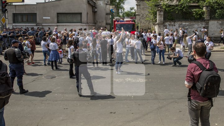 В Кишинёве прошёл марш ЛГБТ-сообщества: фото