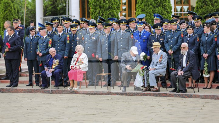 Празднование Дня победы началось с возложения цветов к мемориалу Вечность