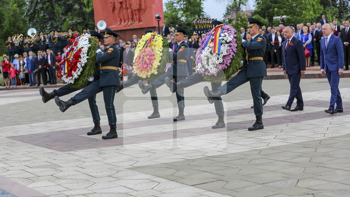 Празднование Дня победы началось с возложения цветов к мемориалу Вечность