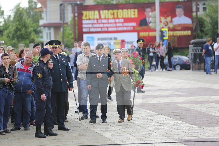 Празднование Дня победы началось с возложения цветов к мемориалу Вечность