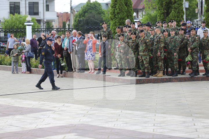 Празднование Дня победы началось с возложения цветов к мемориалу Вечность