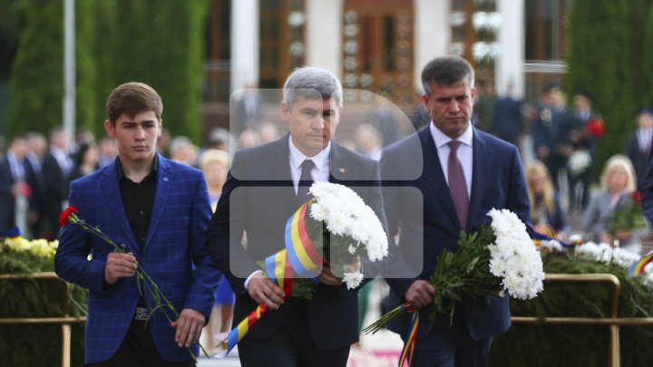 Празднование Дня победы началось с возложения цветов к мемориалу Вечность