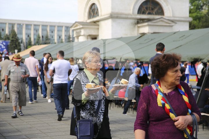 Празднование Дня победы началось с возложения цветов к мемориалу Вечность