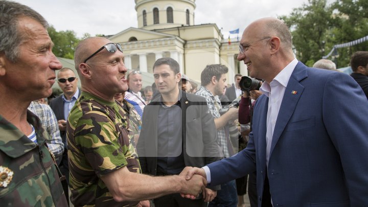 Празднование Дня победы началось с возложения цветов к мемориалу Вечность