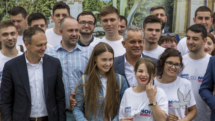 Влад Плахотнюк, Павел Филип и Андриан Канду посетили мероприятия в Сквере Кафедрального собора