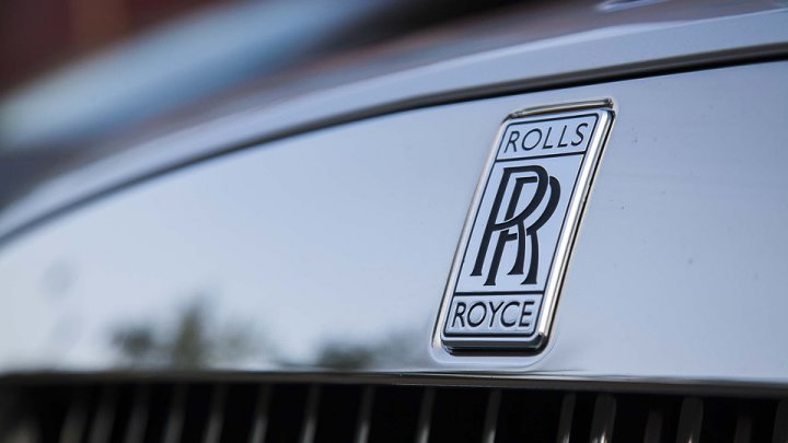 Роскошный внедорожник от Rolls-Royce "засветился" без камуфляжа