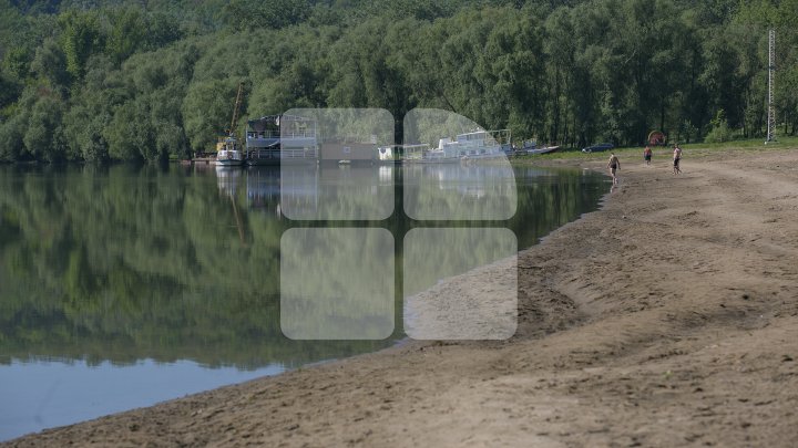 Фото: Как в Вадул-луй-Водах готовятся к открытию пляжного сезона