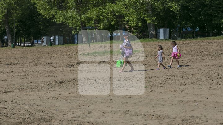 Фото: Как в Вадул-луй-Водах готовятся к открытию пляжного сезона