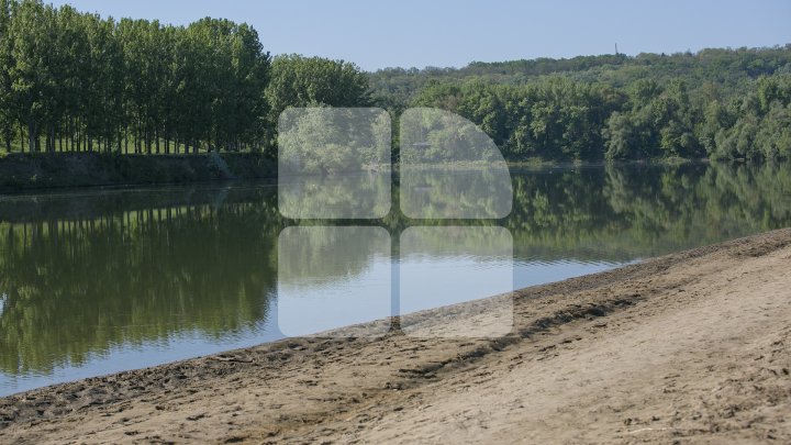 Фото: Как в Вадул-луй-Водах готовятся к открытию пляжного сезона