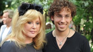 Пугачева сняла Галкина в одних трусах и выложила в Интернет