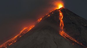 Число погибших в Гватемале, где извергается вулкан Фуэго, достигло 75-ти