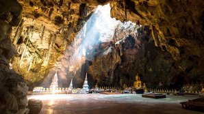 Футбольная команда и тренер пропали в пещере в Таиланде