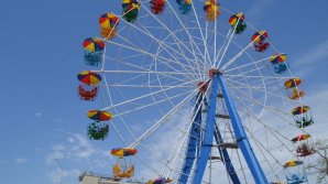 Посетители застряли на аттракционе в Новосибирске: видео 