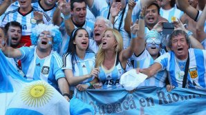 Аргентинские футболисты встретились с болельщиками перед заключительным матчем группового этапа