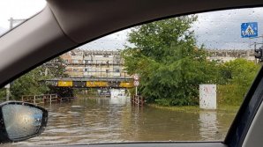 Проливные дожди затопили улицы Ясс