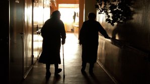 Внук снял мистические явления, которые происходят на кухне после смерти бабушки