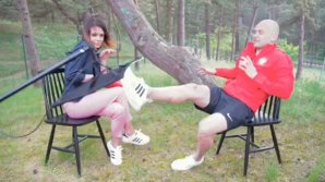 Польский футболист одним ударом спас журналистку: видео 