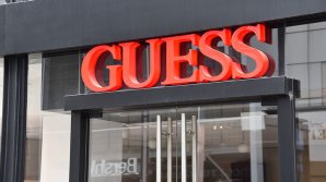 Сексуальный скандал привел к отставке одного из основателей бренда Guess
