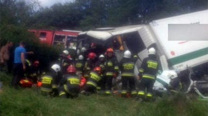 На юге Польши в ДТП попал автобус с детьми: есть пострадавшие