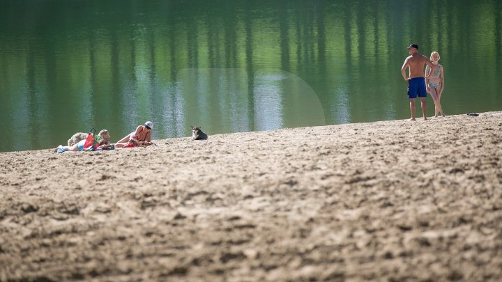 В Вадул-луй-Водах официально открыли пляжный сезон: фото